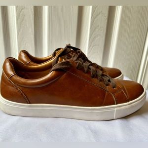 Men’s brown leather sneakers, size 8